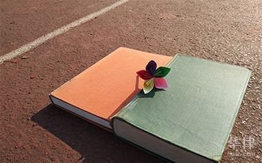 民用住宅改商業(yè)用房，幾種不同風(fēng)格的標(biāo)題供你參考，，直白型，民用住宅轉(zhuǎn)型商業(yè)用房，現(xiàn)狀與趨勢，疑問型，民用住宅能否順利改作商業(yè)用房？，熱點(diǎn)聚焦型，聚焦，民用住宅向商業(yè)用房的轉(zhuǎn)變浪潮 行業(yè)新聞 第4張